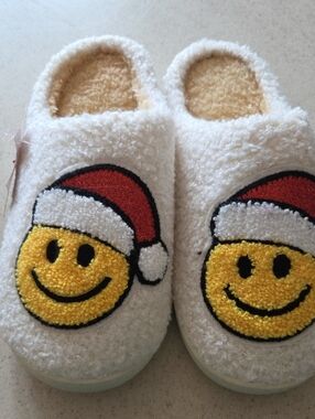 Cozy White Sherpa Slippers with Festive Smiley Patch